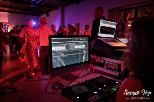 Limoges'Hop festival 2022

Partage libre avec le crédit et la citation (@lightexmachina) de l'auteur pour tout usage non promotionnel ou commercial.

© Alexandre - LIGHT EX MACHINA 2022, tous droits réservés.